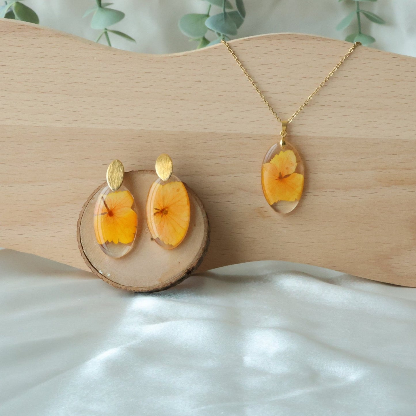 Pressed Yellow Flowers Oval Set