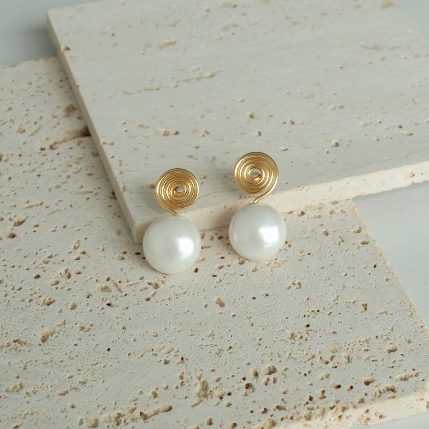 Magic Pearl Wire Earrings