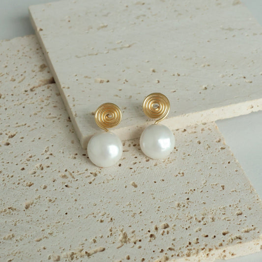 Magic Pearl Wire Earrings